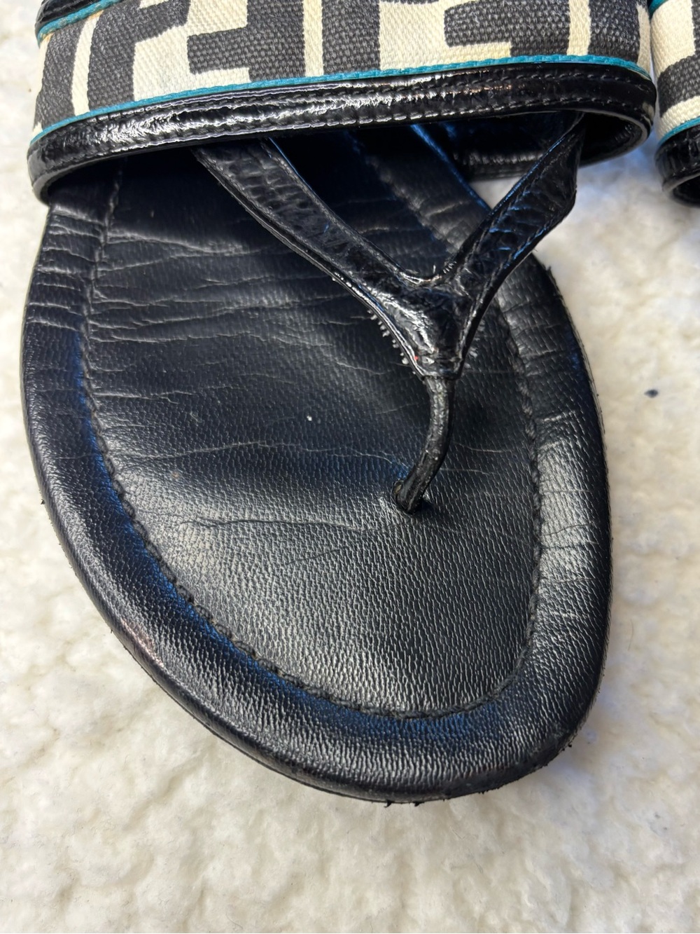 Fendi Women Black Zucca Leather FF Logo Canvas Thong Sandals - Picture 5 of 12